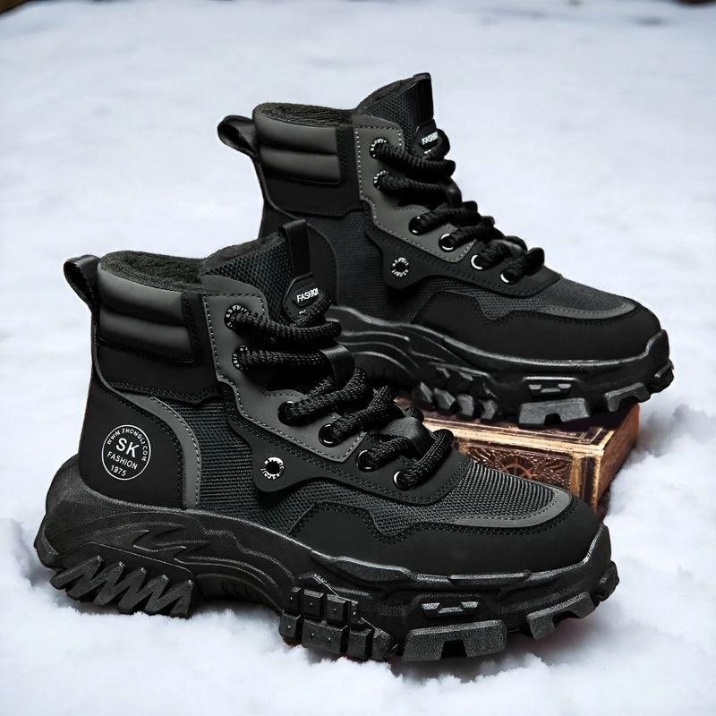 Padded men's winter boots with platform sole
