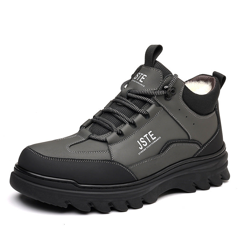 Men's winter boots made of leather with lamb fur lining