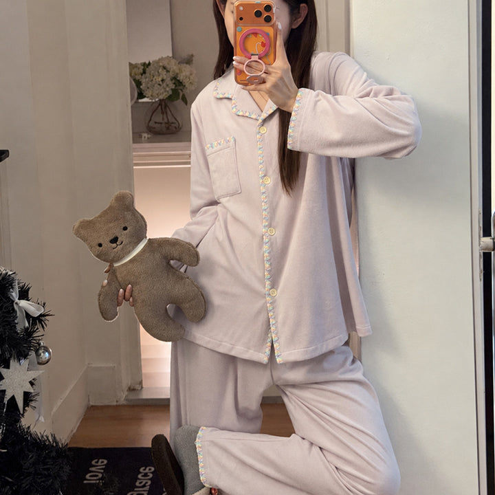 Women's house suit made of island fleece with lapel collar