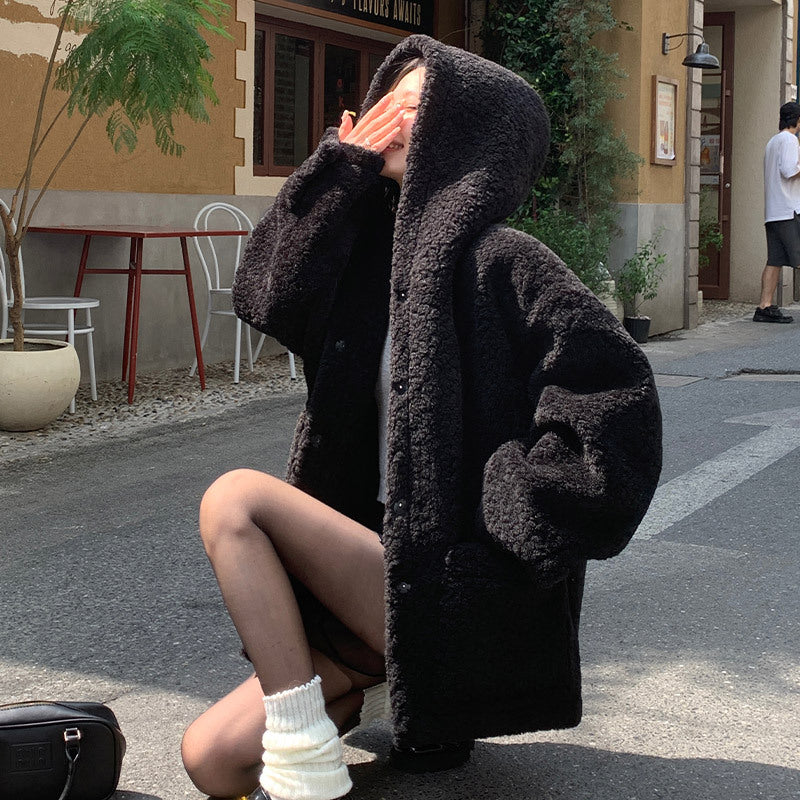 Fluffy women's hooded coat with lambskin imitation
