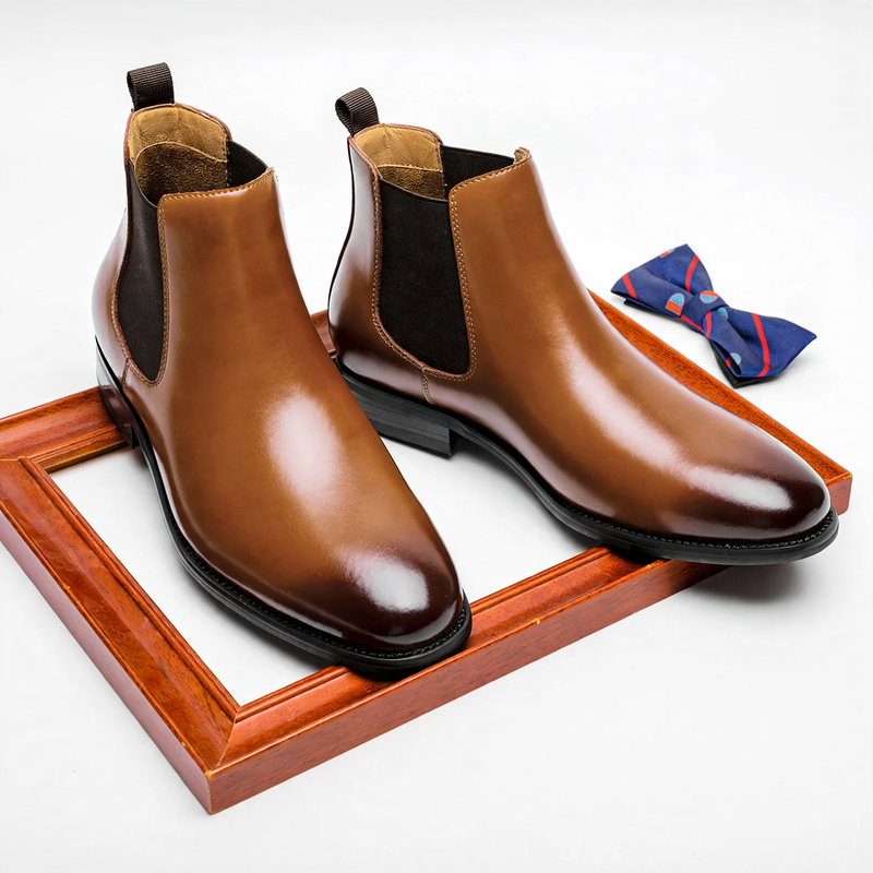 Men's Chelsea boots made of leather, classic round