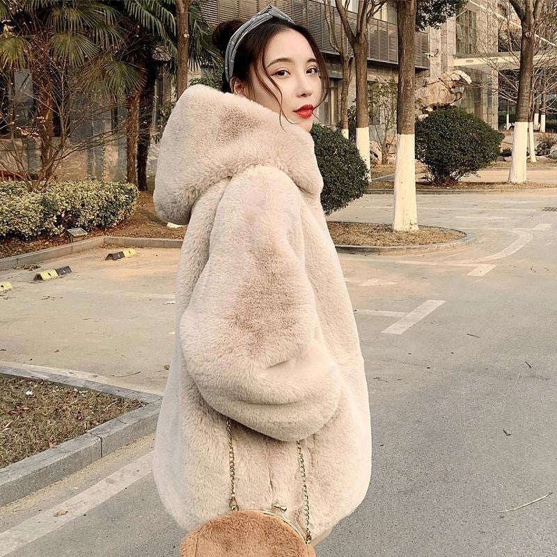 Loosely cut women's faux fur jacket with hood