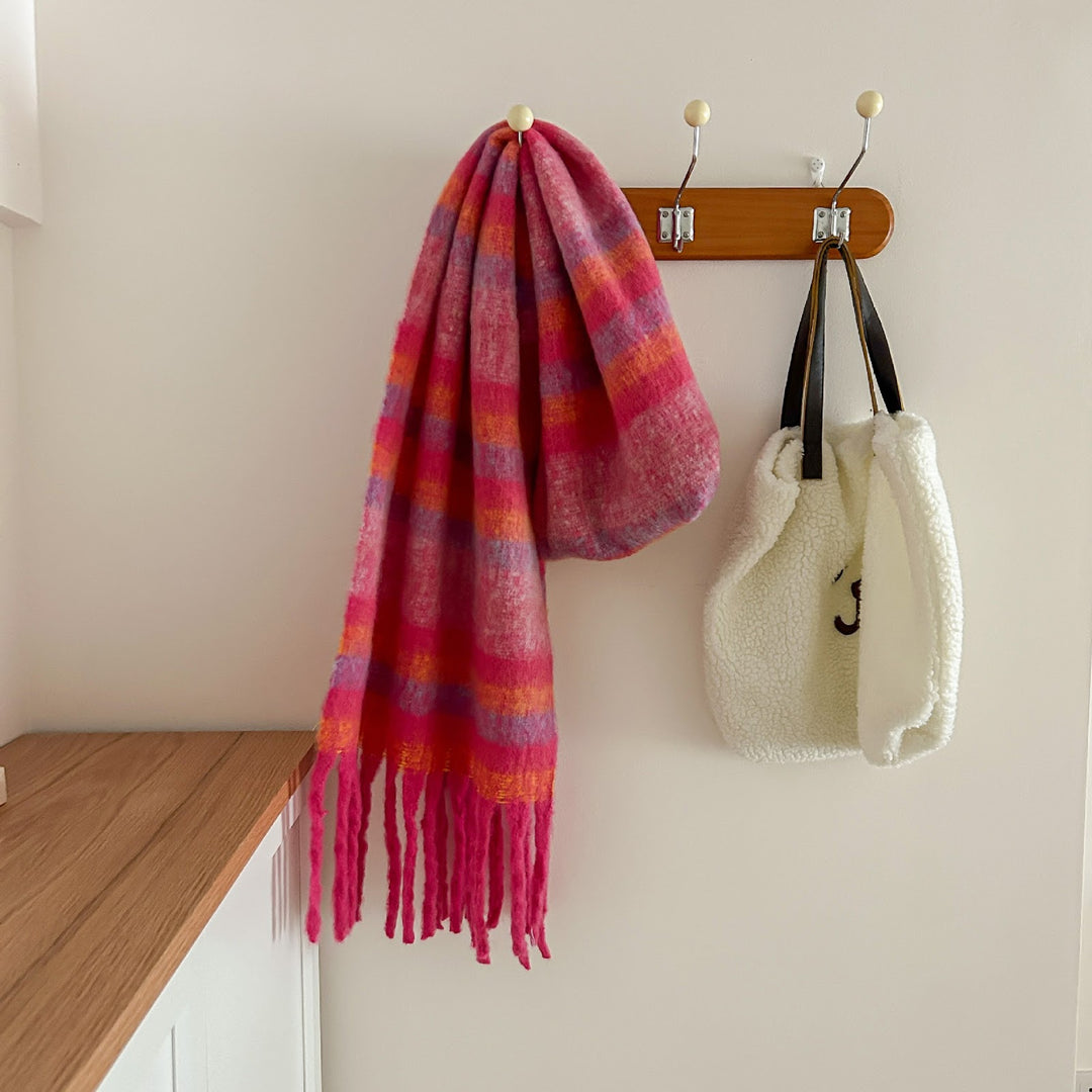 Thick checkered scarf in mohair look