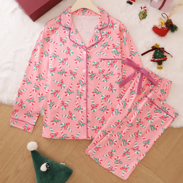Fashionable tracksuit set with long sleeves and pants