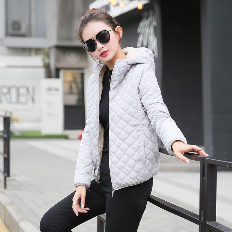 Short women's quilted jacket with lamb fleece lining