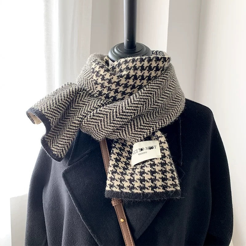 Double-sided scarf with houndstooth pattern, 165x23cm