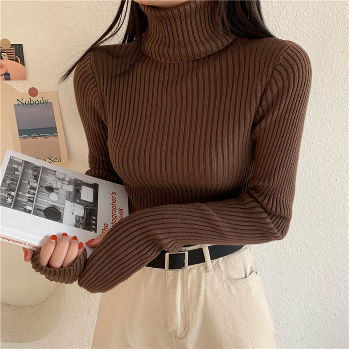 Figure-hugging turtleneck sweater with thumbholes