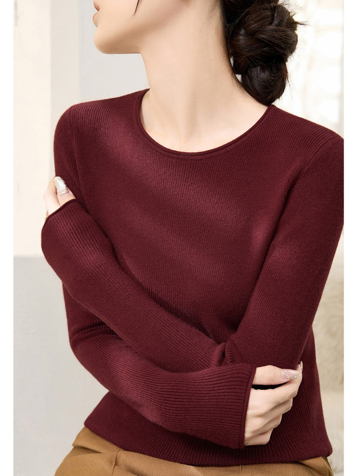 Slim fit knitted sweater with round neck