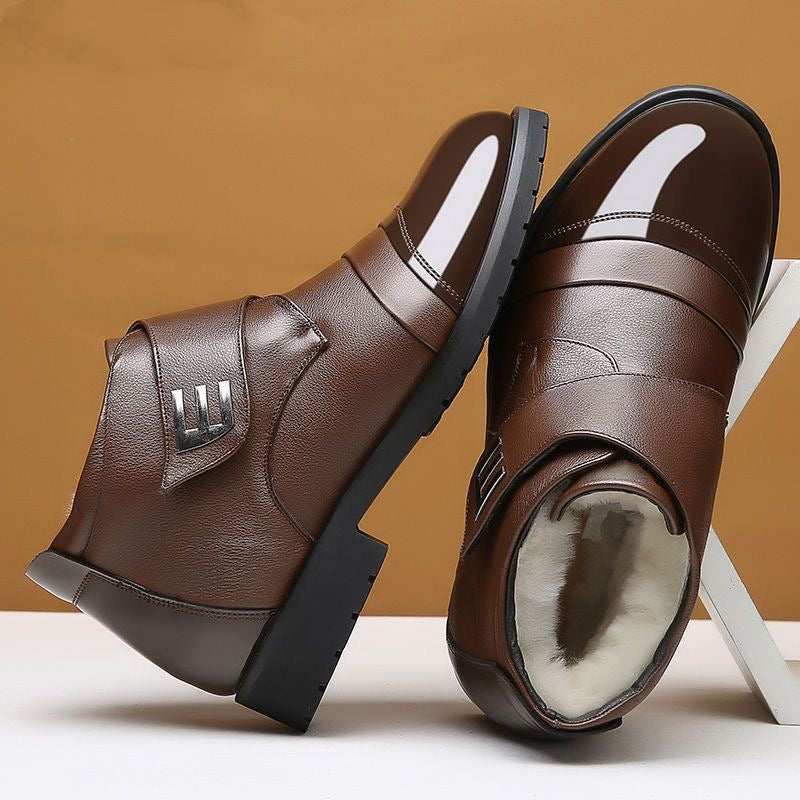 Padded men's boots with Velcro closure
