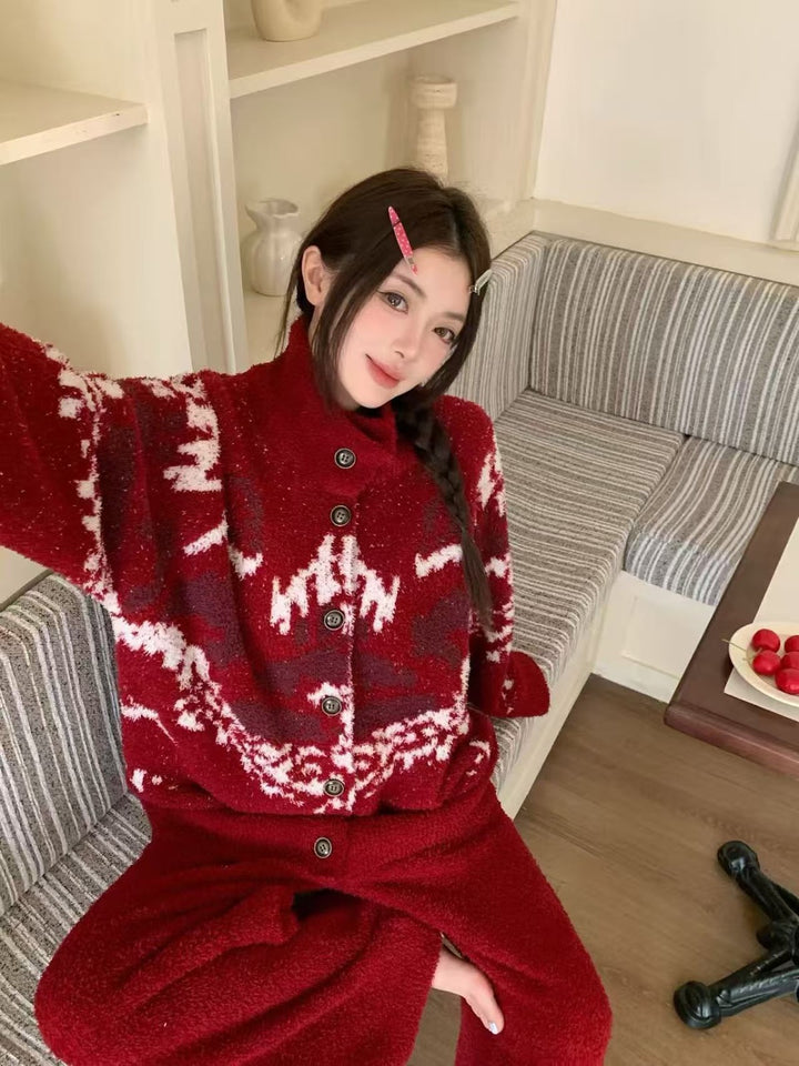 Pair-Pajama-Set, Christmas-themed, warm, padded