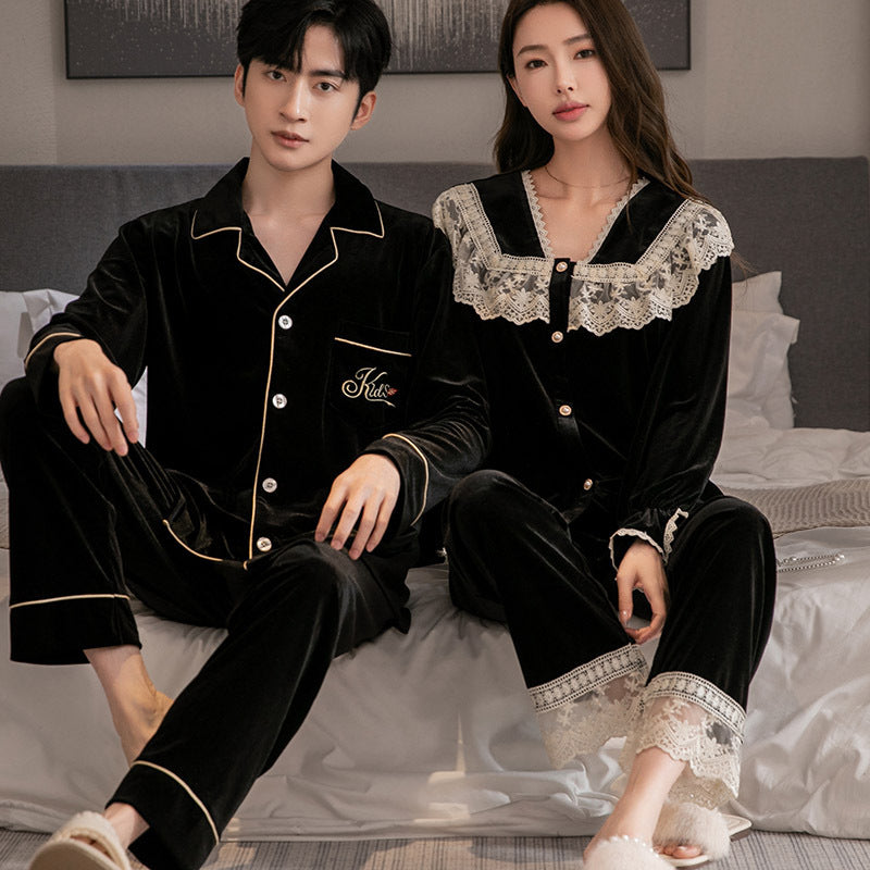 Pair-house suit made of gold velvet, long-sleeved