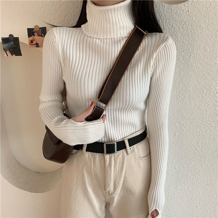 Figure-hugging turtleneck sweater with thumbholes