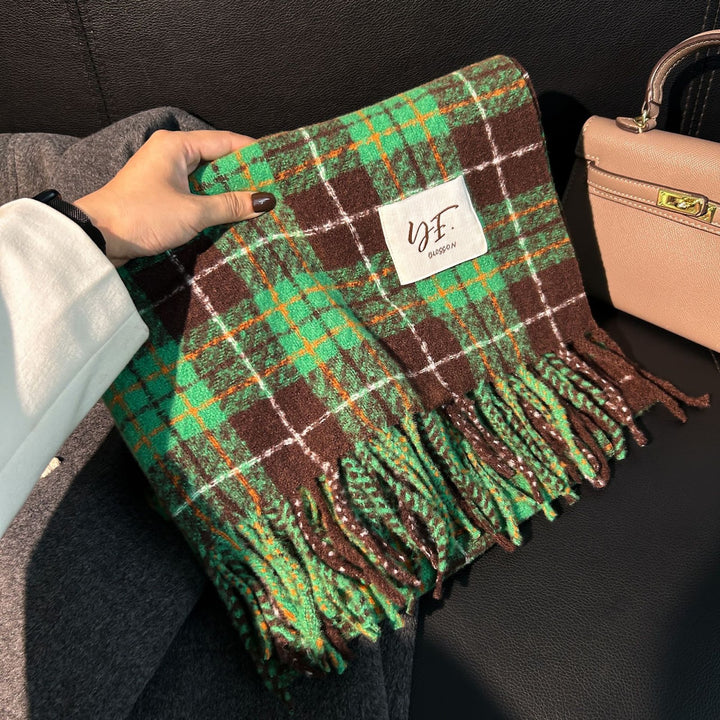 Thick checkered scarf in mohair look