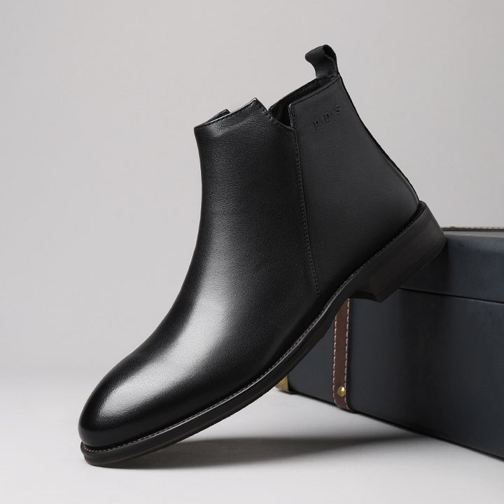 Fashionable men's leather boots