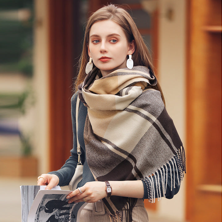 Checked women’s winter scarf with fringes