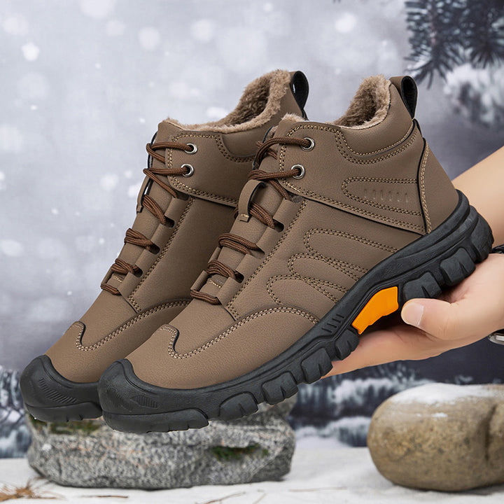 Padded men's winter boots with thick sole