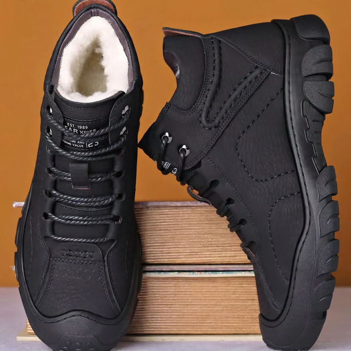 Padded men's winter boots with thick sole