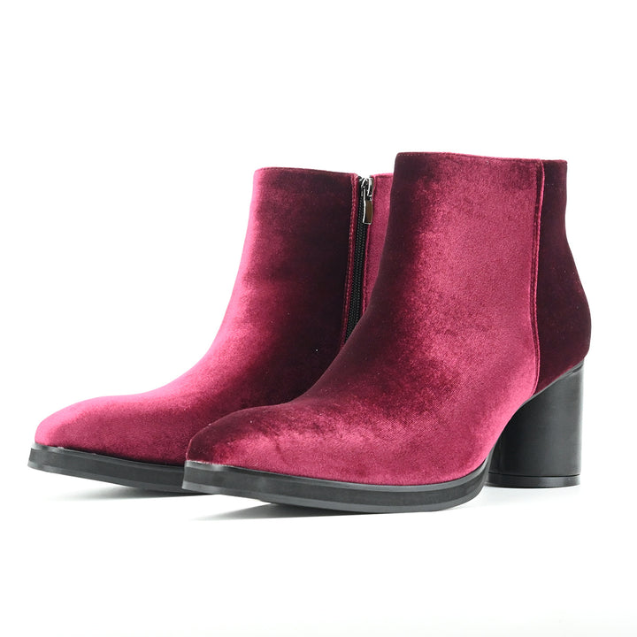 Elegant men's Chelsea boots