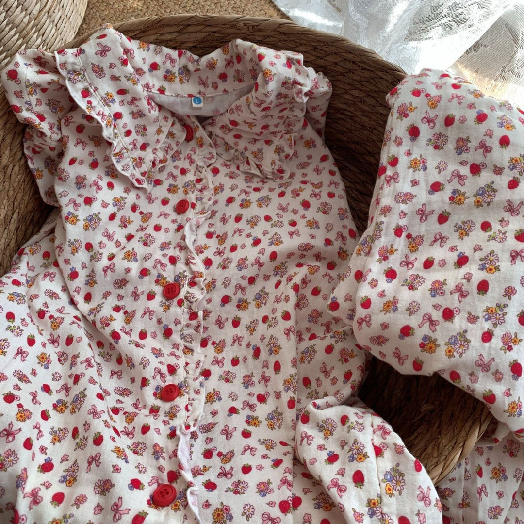 Women's pajamas made of cotton muslin with strawberry pattern