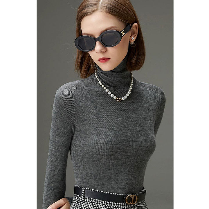 Women's turtleneck sweater made of merino wool