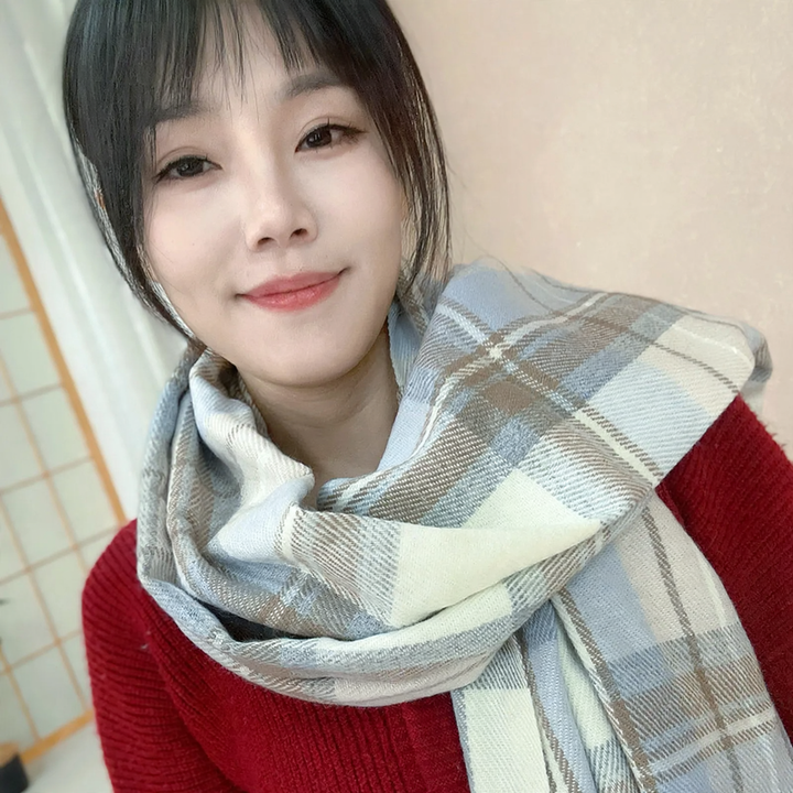 Checked winter scarf in college style