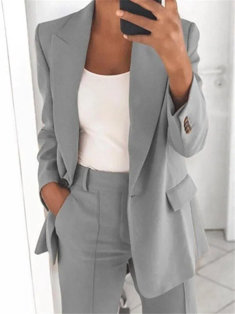 Lune London | Elegant pantsuit and jacket set for women