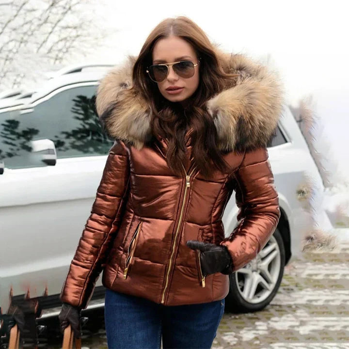 Lune London | fashionable coat with faux fur lining in the hood and collar