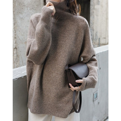 Pull à col roulé féminin confortable en matériau doux avec une coupe oversize Chic & Stil