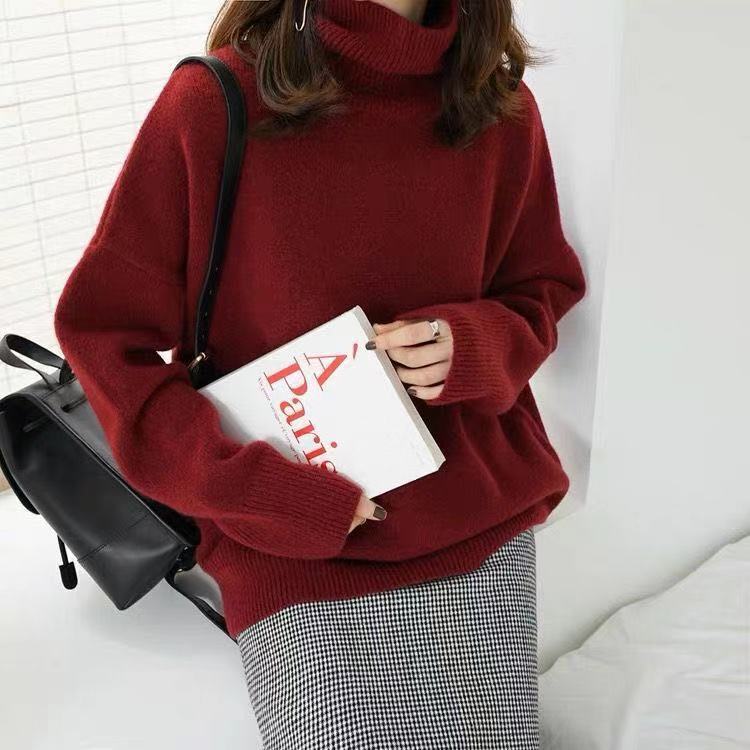 Pull à col roulé féminin confortable en matériau doux avec une coupe oversize Chic & Stil