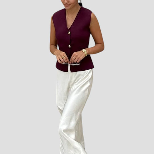 Chic und Stil | Women's Knitted Sleeveless Vest with Gold Button Closure