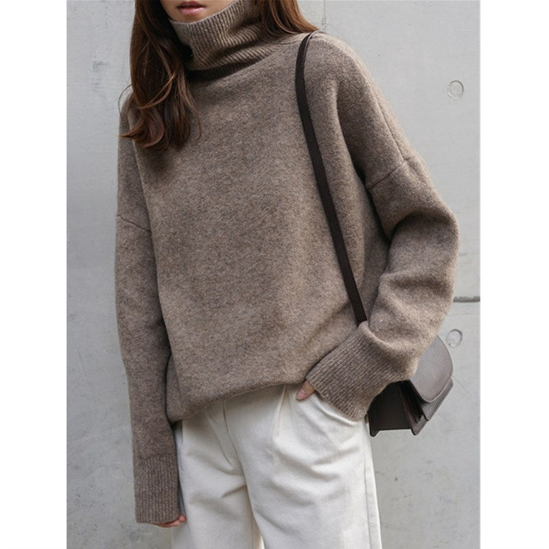 Pull à col roulé féminin confortable en matériau doux avec une coupe oversize Chic & Stil