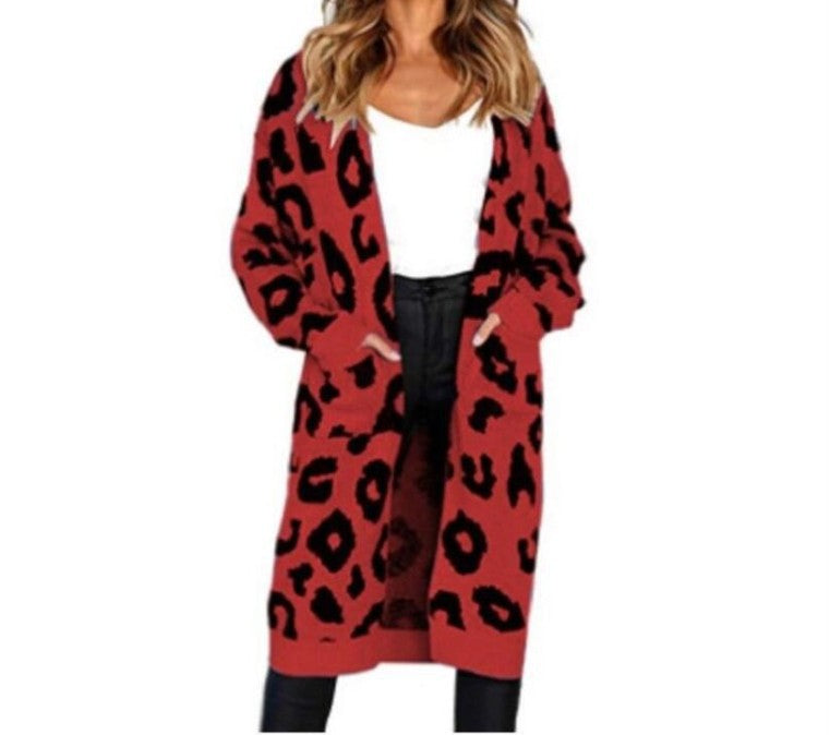 Long knitted jacket for ladies with a trendy leopard pattern Lune London
