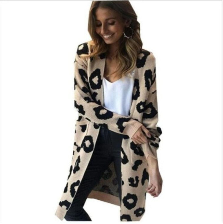 Long knitted jacket for ladies with a trendy leopard pattern Lune London