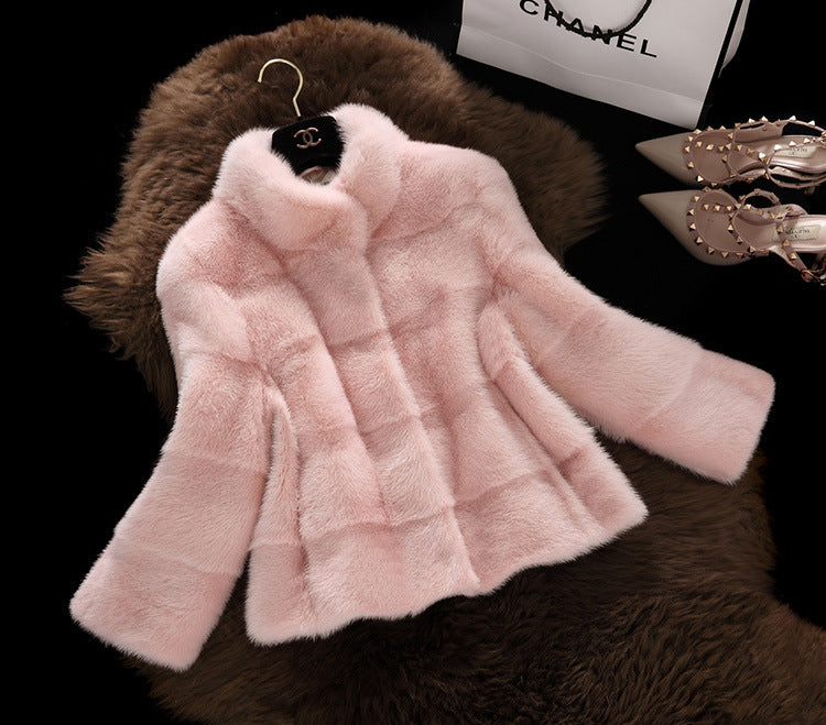 Women's faux fur jacket with a modern cut and high collar Lune London