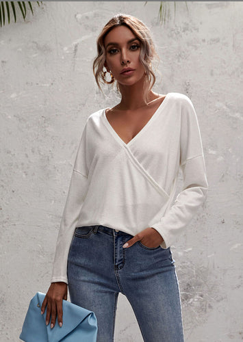 Haut portefeuille pour femmes avec décolleté en V décontracté et manches longues Chic & Stil