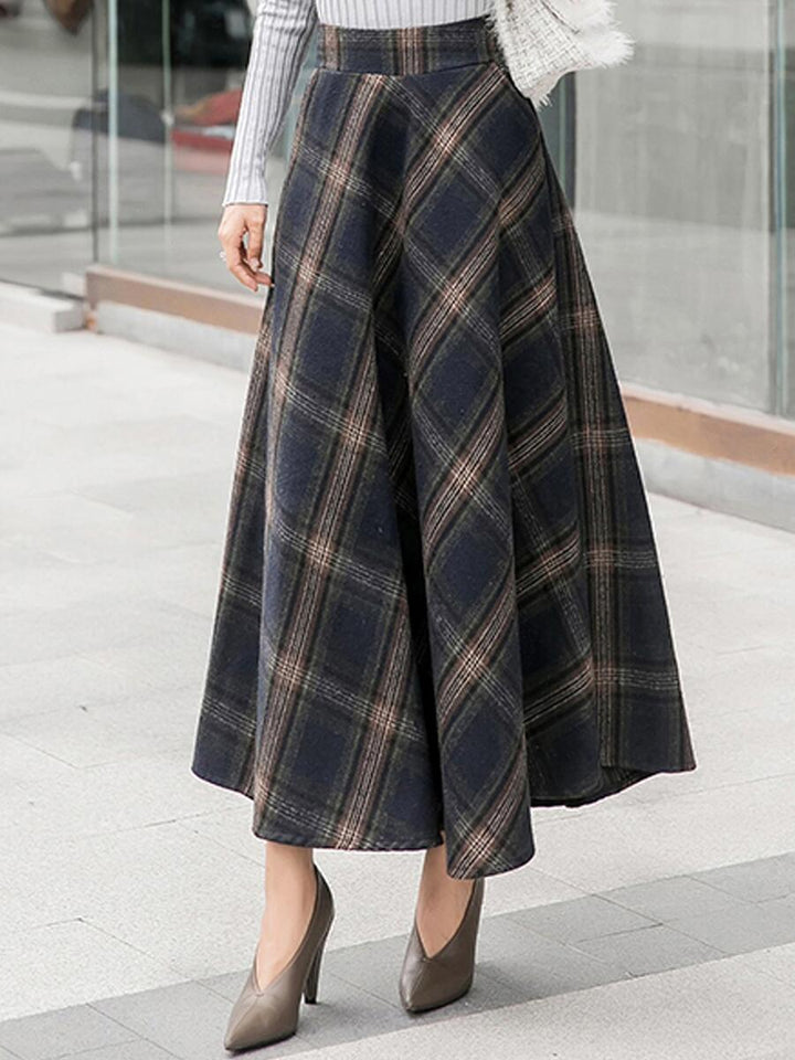 Ladies Elegant Checkered Skirt Made Of High-Quality Wool Blend with High Waist Chic Und Stil