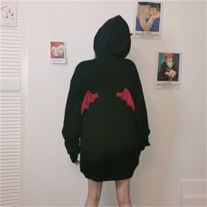 Women's oversized hoodie with playful wing appliqués Chic & Stil