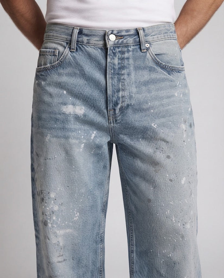 Men's loose-fitting vintage denim jeans with used effects and paint splatter Amarae