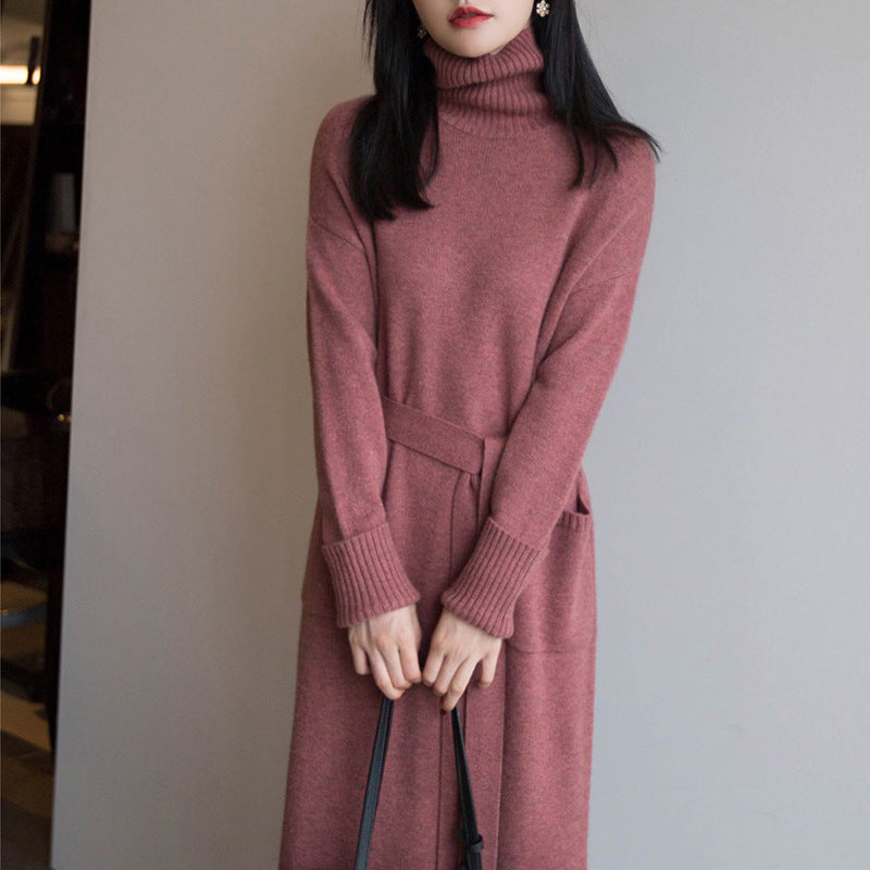 Robe tricotée pour femmes avec col montant et ceinture à la taille Chic & Stil