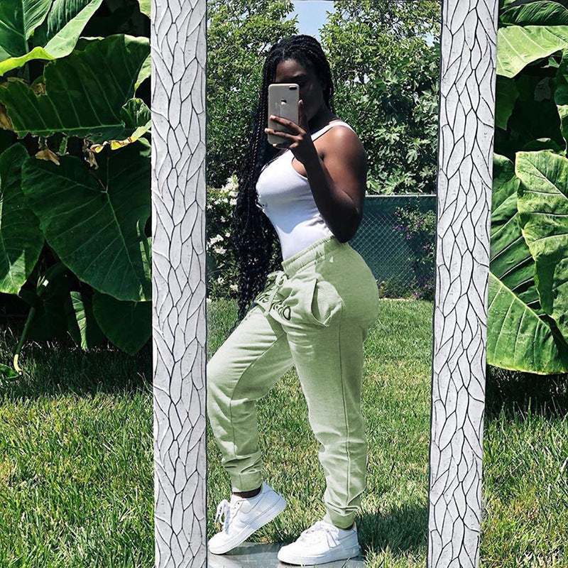 Sporty leisure pants for women with elastic waist and practical pockets Lune London
