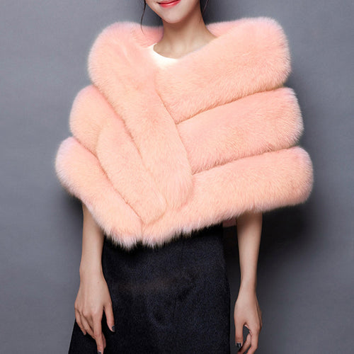 Ladies Elegant Cape in Faux Fur Amarae