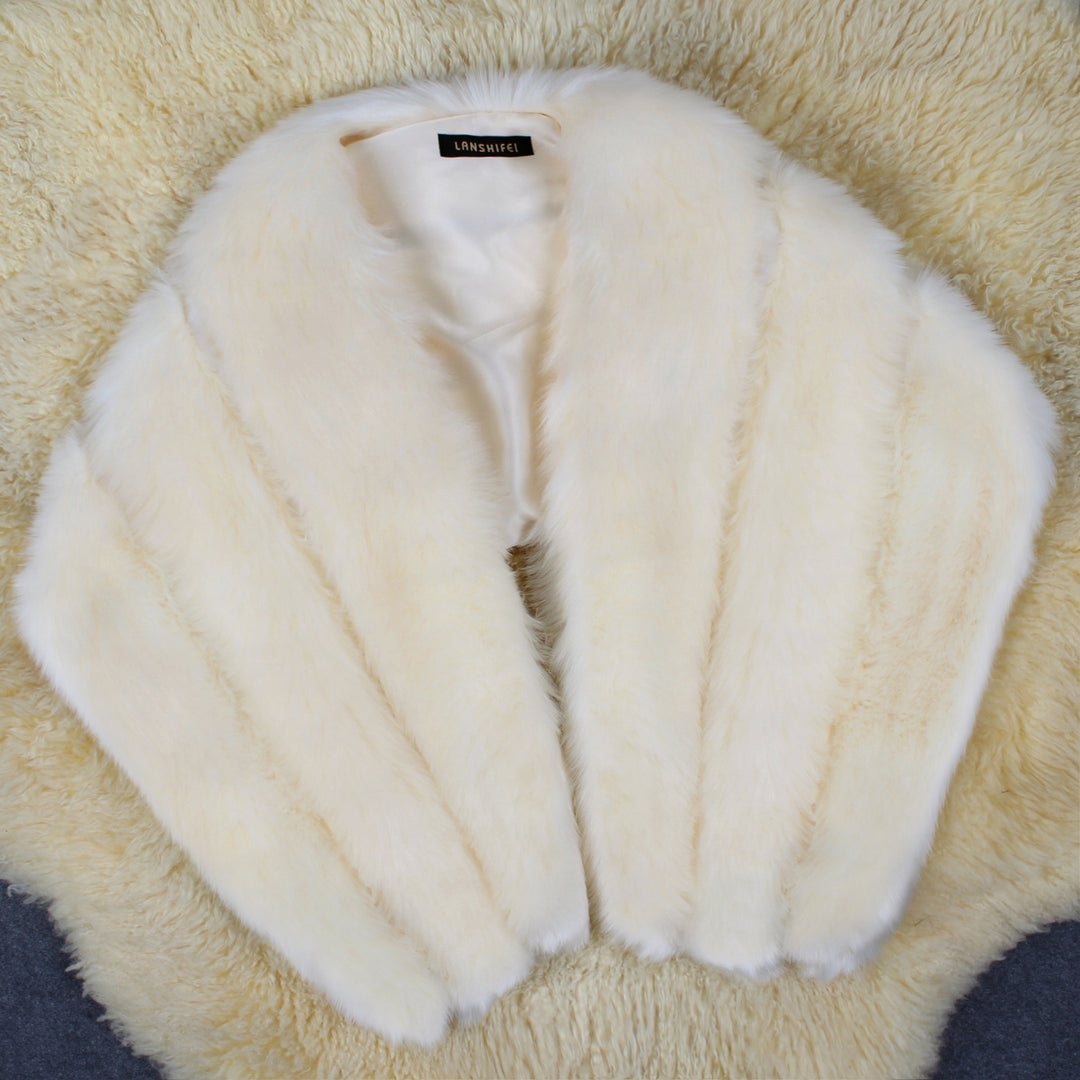 Ladies Elegant Cape in Faux Fur Lune London