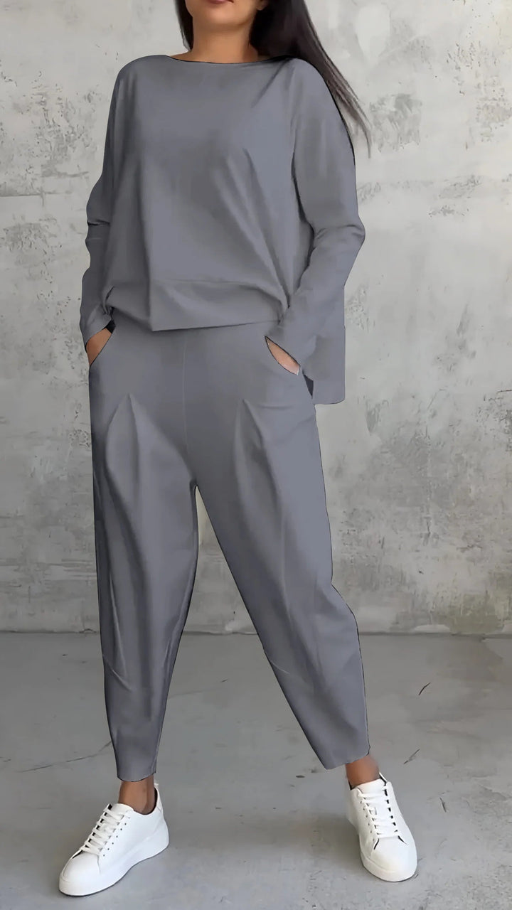 Amarae | Two-Piece Leisure Suit with Round Neckline and Long Sleeves