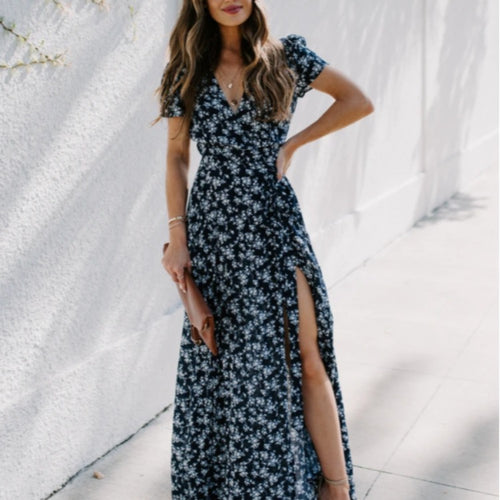 Robe maxi pour femmes avec décolleté en V profond et fente latérale Chic & Stil