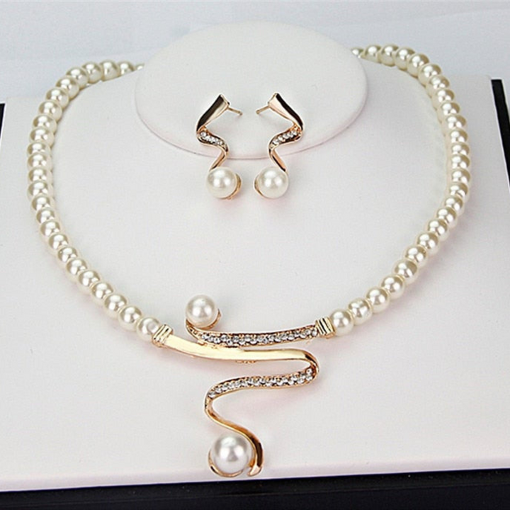 Amarae | Natürliche Perlenkette + Ohrring Satz Gold