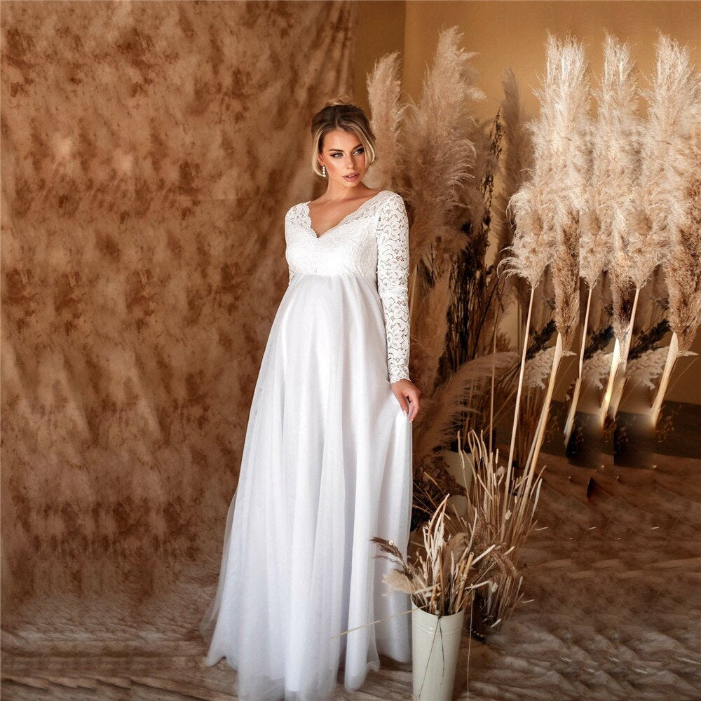 Lune London | Elegant Lace Maxi Dress for Pregnant Women