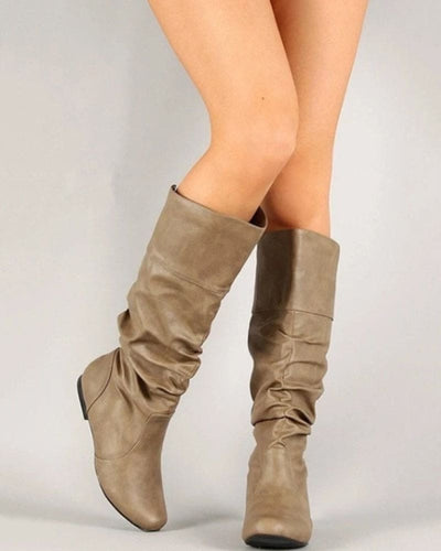 Chic und Stil | Flat Boots with Folds Up To The Knee