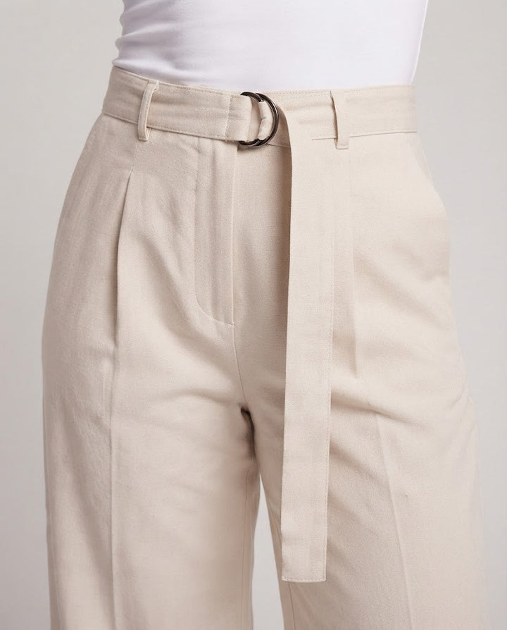 Women High-waisted wide Chino pants with pleats and fabric belt Amarae