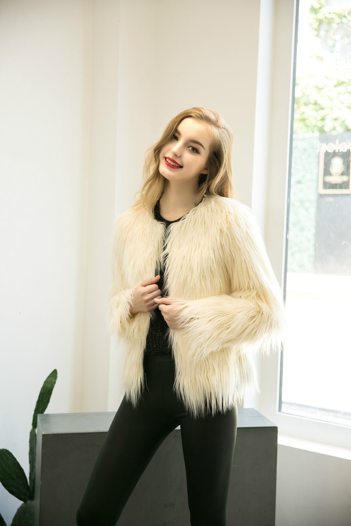 Ladies Short Plush Jacket with a Stylish Cut and a Soft Fur Feel Lune London