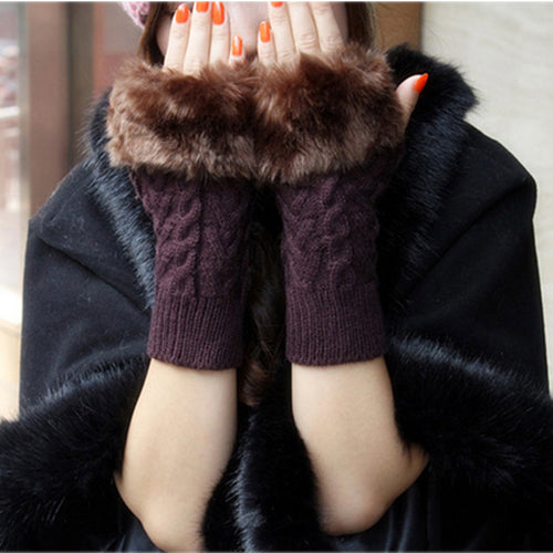 Gloves for women with luxurious faux fur and classic knit pattern Amarae